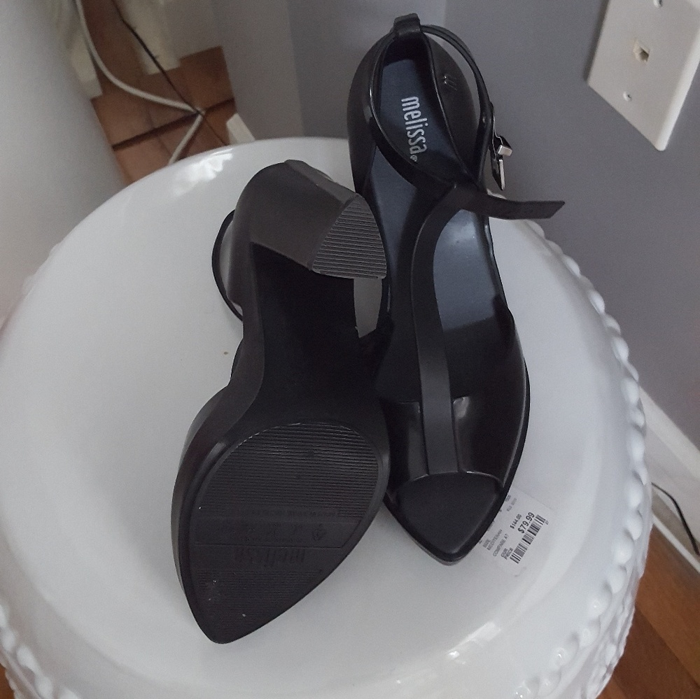 shoes - Picture 2 of 2